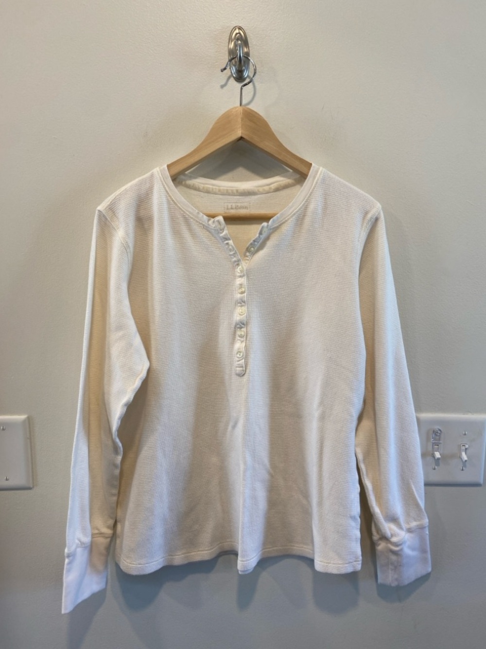 L.L. Bean Women's Waffle-Knit Henley size XL  white long sleeve thermal shirt